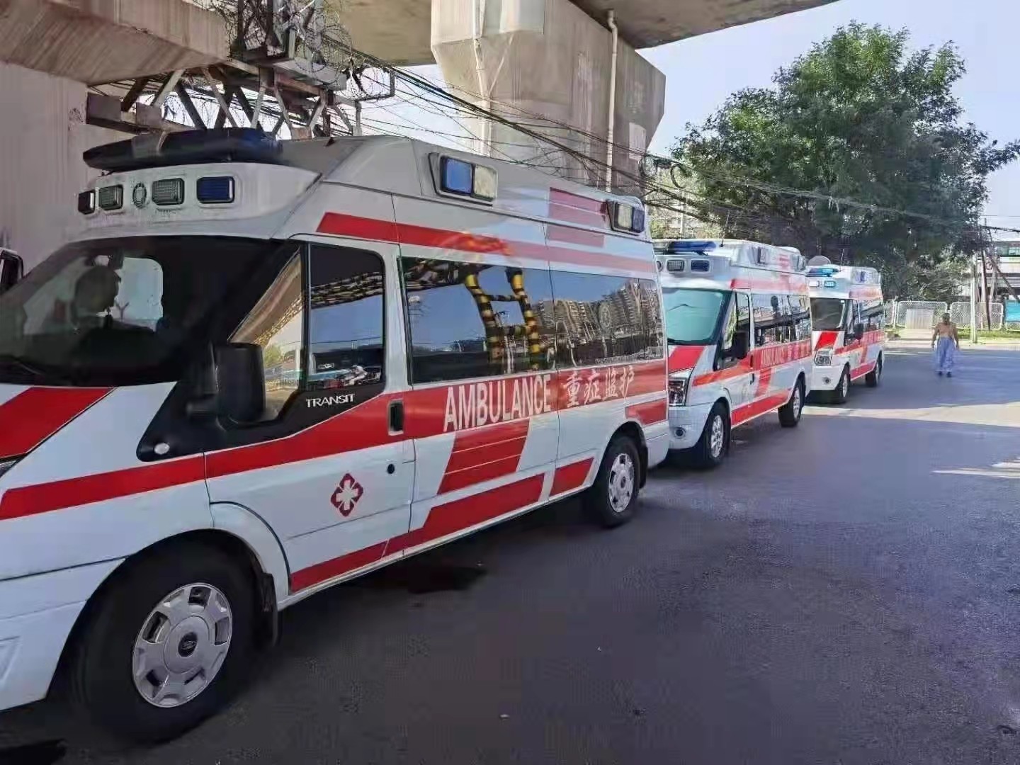 麻栗坡县救护车出租